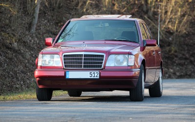 W124 E220 512: Datenkarte und Ausstattungsdetails