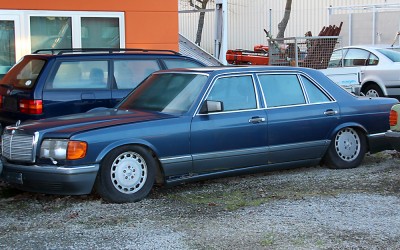 Sternfunde: 1988 Mercedes W126 560 SEL 929 Nautikblau