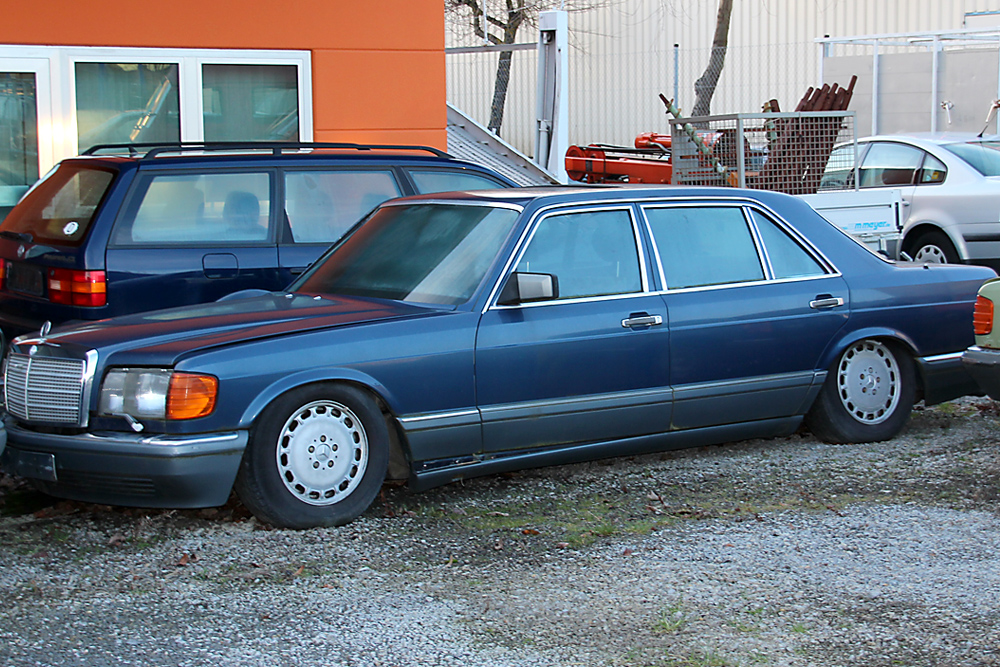 Sternfunde: 1988 Mercedes W126 560 SEL 929 Nautikblau