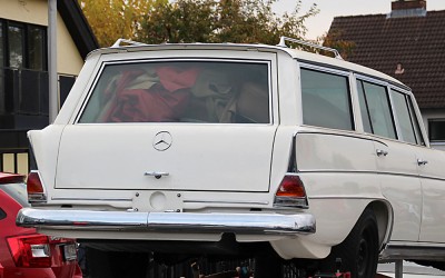 Mercedes W111 230S Universal IMA: Sexy Hecksy!