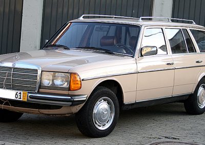 Mercedes S123 280TE 444. Sah vor der Restauration ganz harmlos aus.