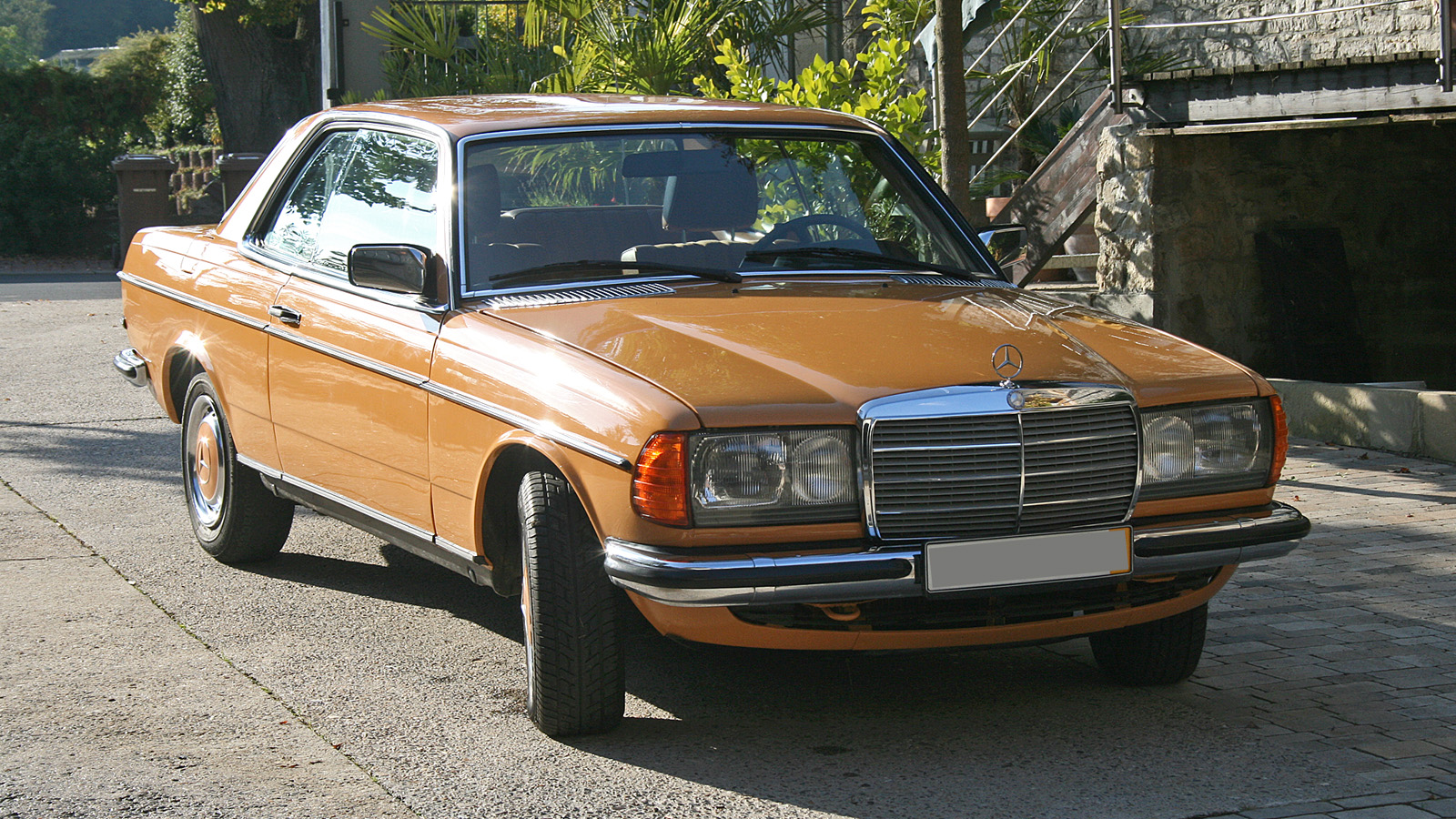 Flashback 1978 Mercedes W123 230c Cayenne Orange Sternwarter
