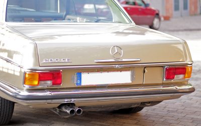 Mercedes Benz W114 280CE: Glänzender Auftritt!